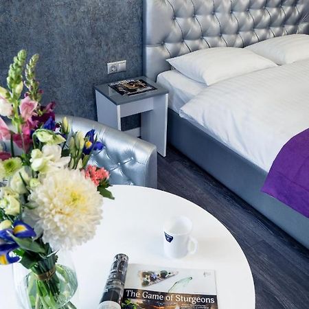 Status Apartments Kiev Esterno foto